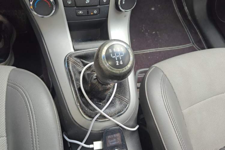 Used Chevrolet Cruze 2010 1.6L SL Grand Touring Edition MT Gear Lever