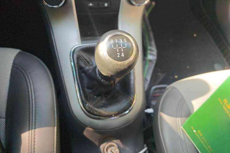 Used Chevrolet Cruze 2010 1.6L SL Grand Touring Edition MT Gear Lever