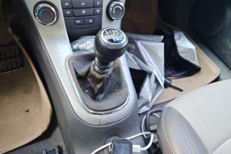 Used Chevrolet Cruze 2010 1.6L SL Grand Touring Edition MT Gear Lever