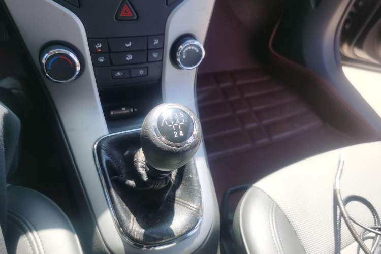 Used Chevrolet Cruze 2010 1.6L SL Grand Touring Edition MT Gear Lever