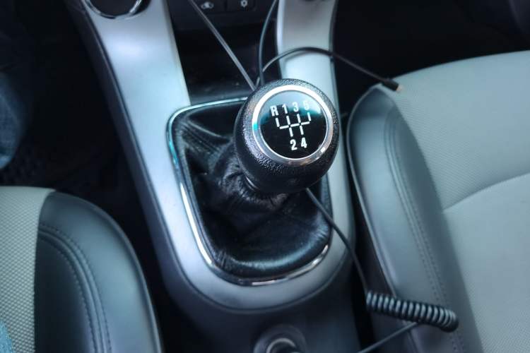 Used Chevrolet Cruze 2010 1.6L SL Grand Touring Edition MT Gear Lever