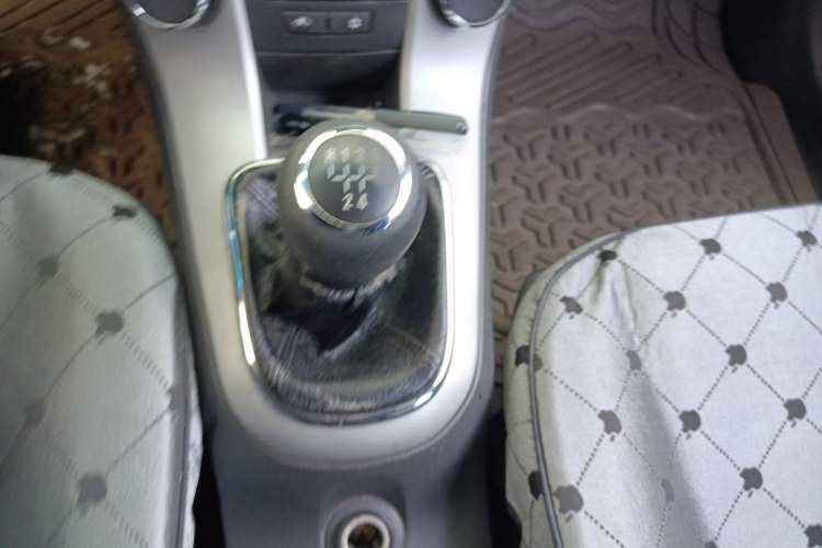 Used Chevrolet Cruze 2010 1.6L SL Grand Touring Edition MT Gear Lever