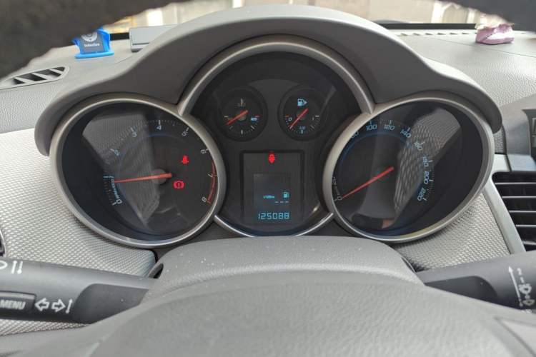 Used Chevrolet Cruze 2010 1.6L SL Grand Touring Edition MT Instrument Cluster