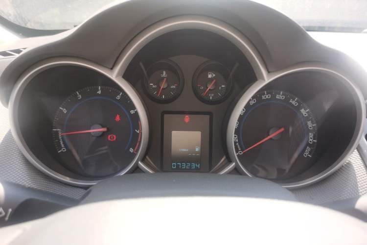 Used Chevrolet Cruze 2010 1.6L SL Grand Touring Edition MT Instrument Cluster