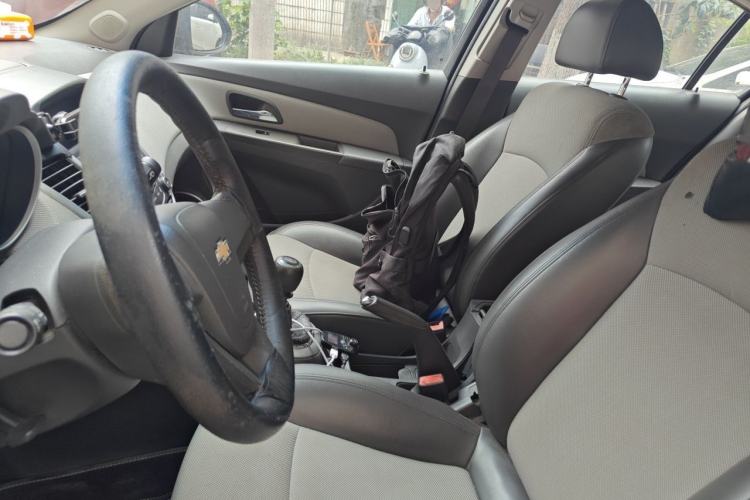 Used Chevrolet Cruze 2010 1.6L SL Grand Touring Edition MT Left Front Seat