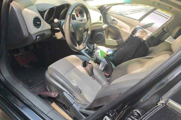 Used Chevrolet Cruze 2010 1.6L SL Grand Touring Edition MT Left Front Seat