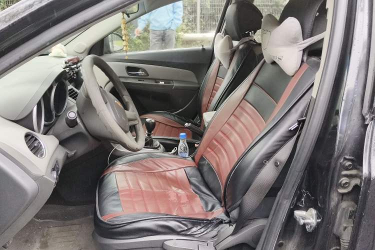 Used Chevrolet Cruze 2010 1.6L SL Grand Touring Edition MT Left Front Seat