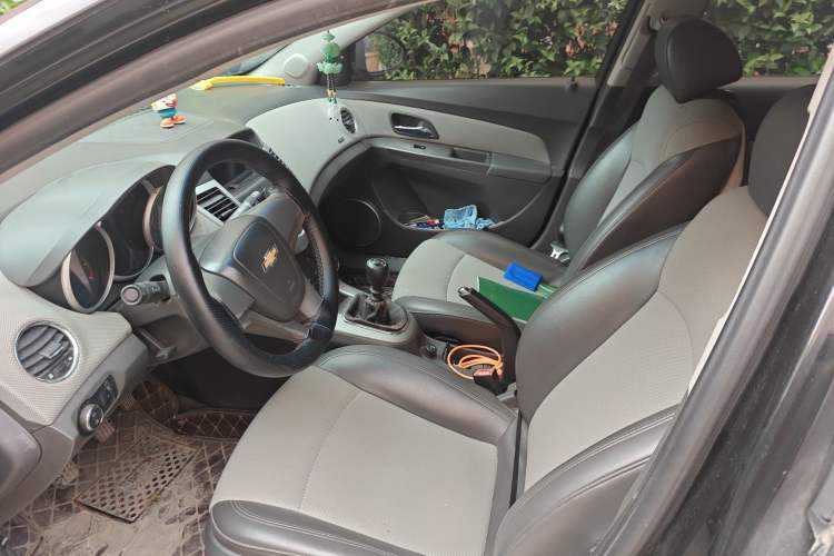 Used Chevrolet Cruze 2010 1.6L SL Grand Touring Edition MT Left Front Seat