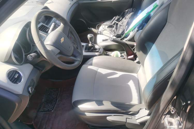 Used Chevrolet Cruze 2010 1.6L SL Grand Touring Edition MT Left Front Seat