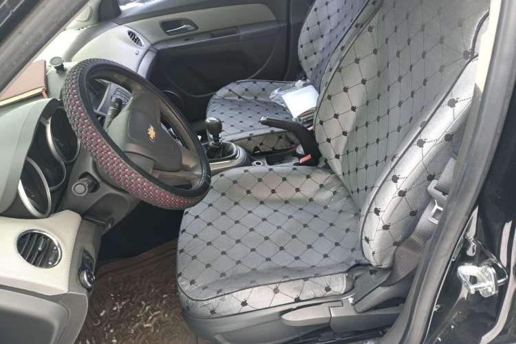 Used Chevrolet Cruze 2010 1.6L SL Grand Touring Edition MT Left Front Seat