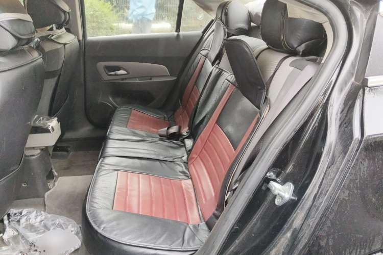 Used Chevrolet Cruze 2010 1.6L SL Grand Touring Edition MT Left Rear Seat