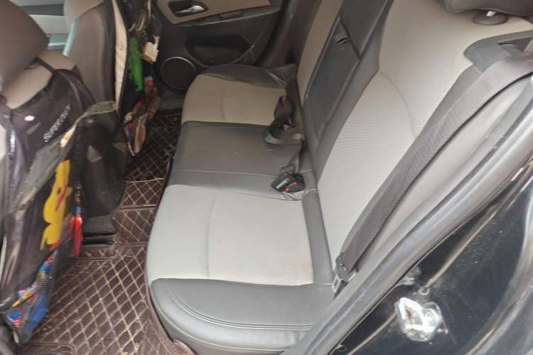 Used Chevrolet Cruze 2010 1.6L SL Grand Touring Edition MT Left Rear Seat