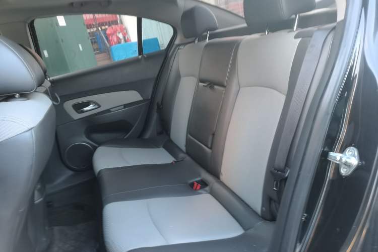 Used Chevrolet Cruze 2010 1.6L SL Grand Touring Edition MT Left Rear Seat