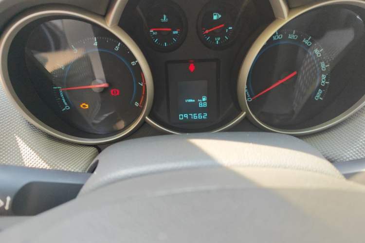 Used Chevrolet Cruze 2010 1.6L SL Grand Touring Edition MT Odometer Close Up