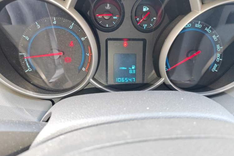 Used Chevrolet Cruze 2010 1.6L SL Grand Touring Edition MT Odometer Close Up