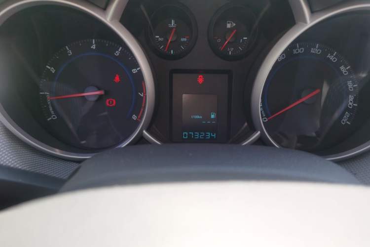 Used Chevrolet Cruze 2010 1.6L SL Grand Touring Edition MT Odometer Close Up