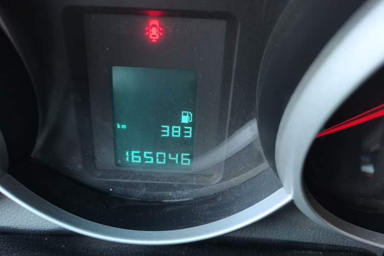 Used Chevrolet Cruze 2010 1.6L SL Grand Touring Edition MT Odometer Close Up