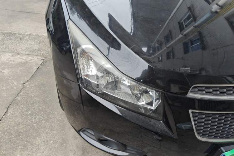 Used Chevrolet Cruze 2010 1.6L SL Grand Touring Edition MT Right Front Headlight