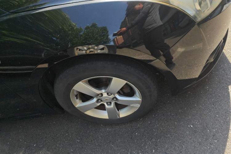 Used Chevrolet Cruze 2010 1.6L SL Grand Touring Edition MT Right Front Wheel Hub