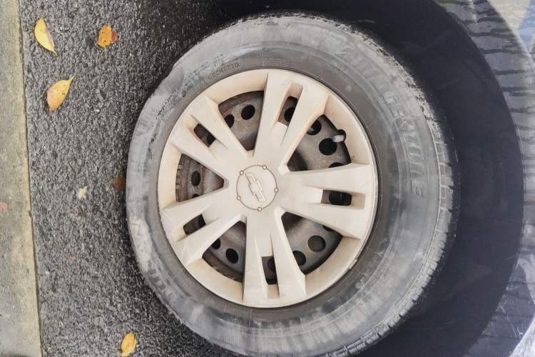 Used Chevrolet Cruze 2010 1.6L SL Grand Touring Edition MT Right Front Wheel Hub