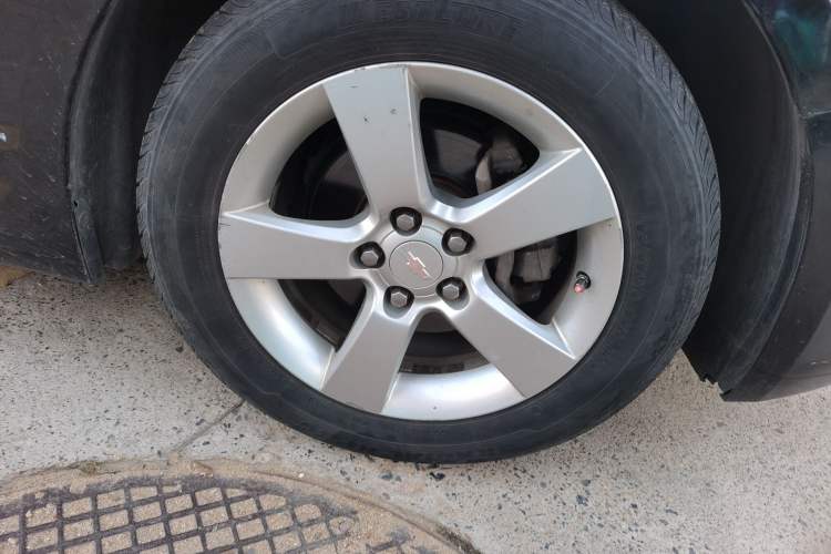 Used Chevrolet Cruze 2010 1.6L SL Grand Touring Edition MT Right Front Wheel Hub