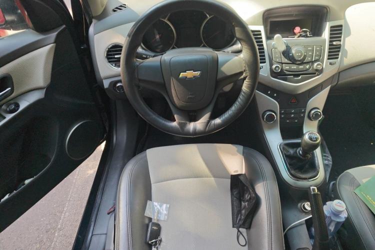 Used Chevrolet Cruze 2010 1.6L SL Grand Touring Edition MT Steering Wheel