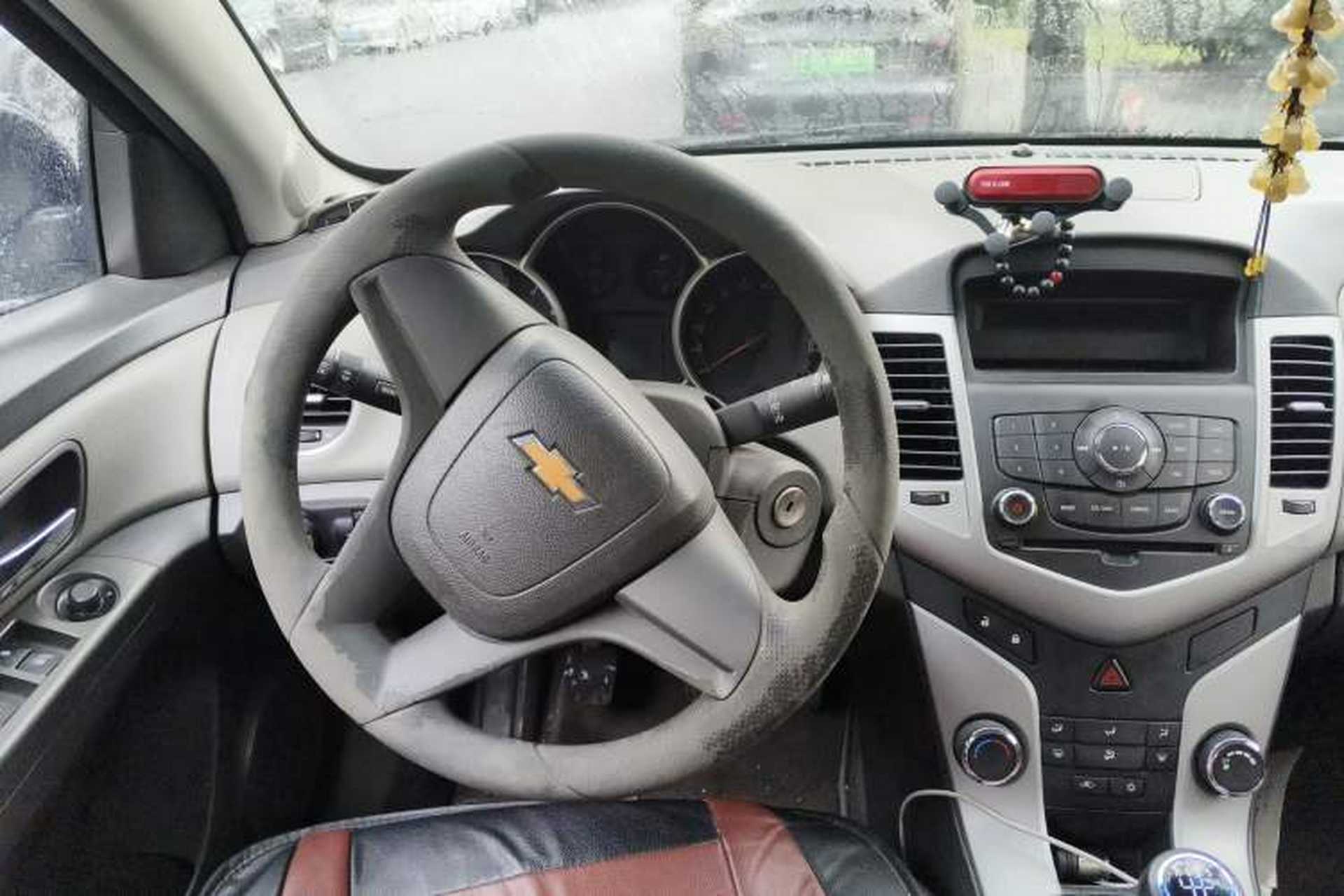Used Chevrolet Cruze 2010 1.6L SL Grand Touring Edition MT Steering Wheel