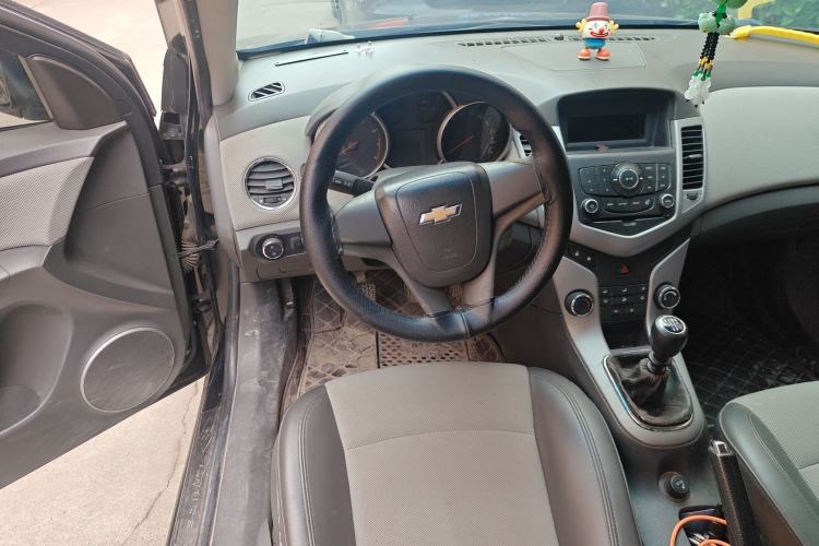 Used Chevrolet Cruze 2010 1.6L SL Grand Touring Edition MT Steering Wheel