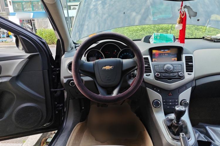 Used Chevrolet Cruze 2010 1.6L SL Grand Touring Edition MT Steering Wheel