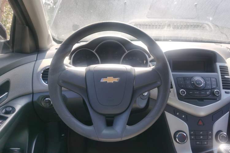 Used Chevrolet Cruze 2010 1.6L SL Grand Touring Edition MT Steering Wheel