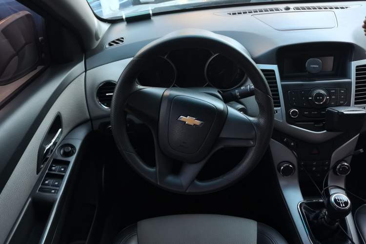 Used Chevrolet Cruze 2010 1.6L SL Grand Touring Edition MT Steering Wheel