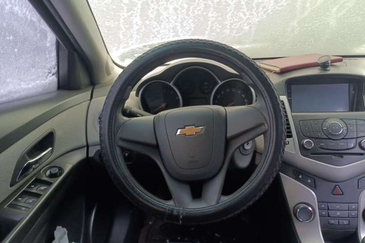 Used Chevrolet Cruze 2010 1.6L SL Grand Touring Edition MT Steering Wheel