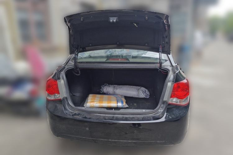 Used Chevrolet Cruze 2010 1.6L SL Grand Touring Edition MT Trunk