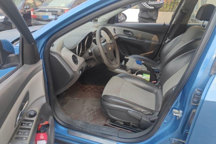 Used Chevrolet Cruze 2010 1.6L SL Grand Touring Edition MT Driver Seat