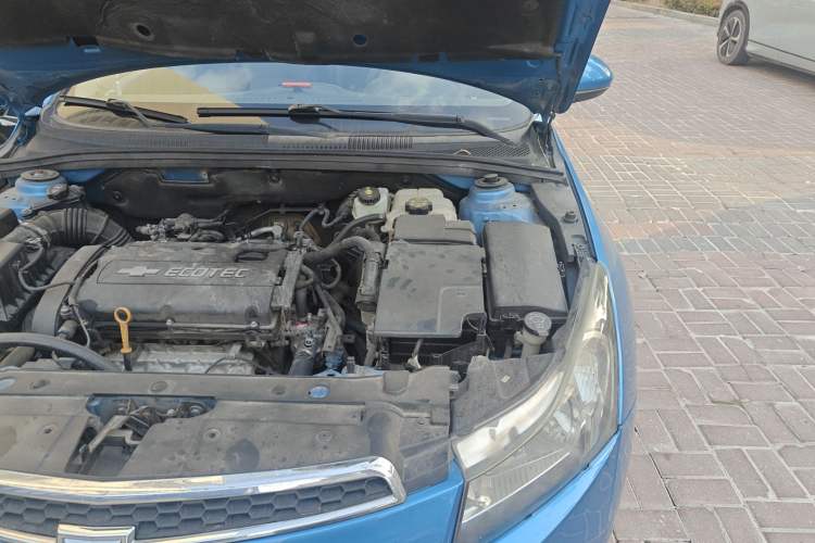 Used Chevrolet Cruze 2010 1.6L SL Grand Touring Edition MT Engine Bay Left
