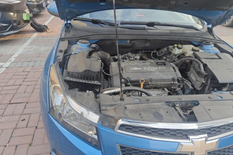 Used Chevrolet Cruze 2010 1.6L SL Grand Touring Edition MT Engine Bay Right