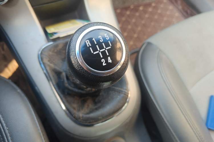 Used Chevrolet Cruze 2010 1.6L SL Grand Touring Edition MT Gear Lever