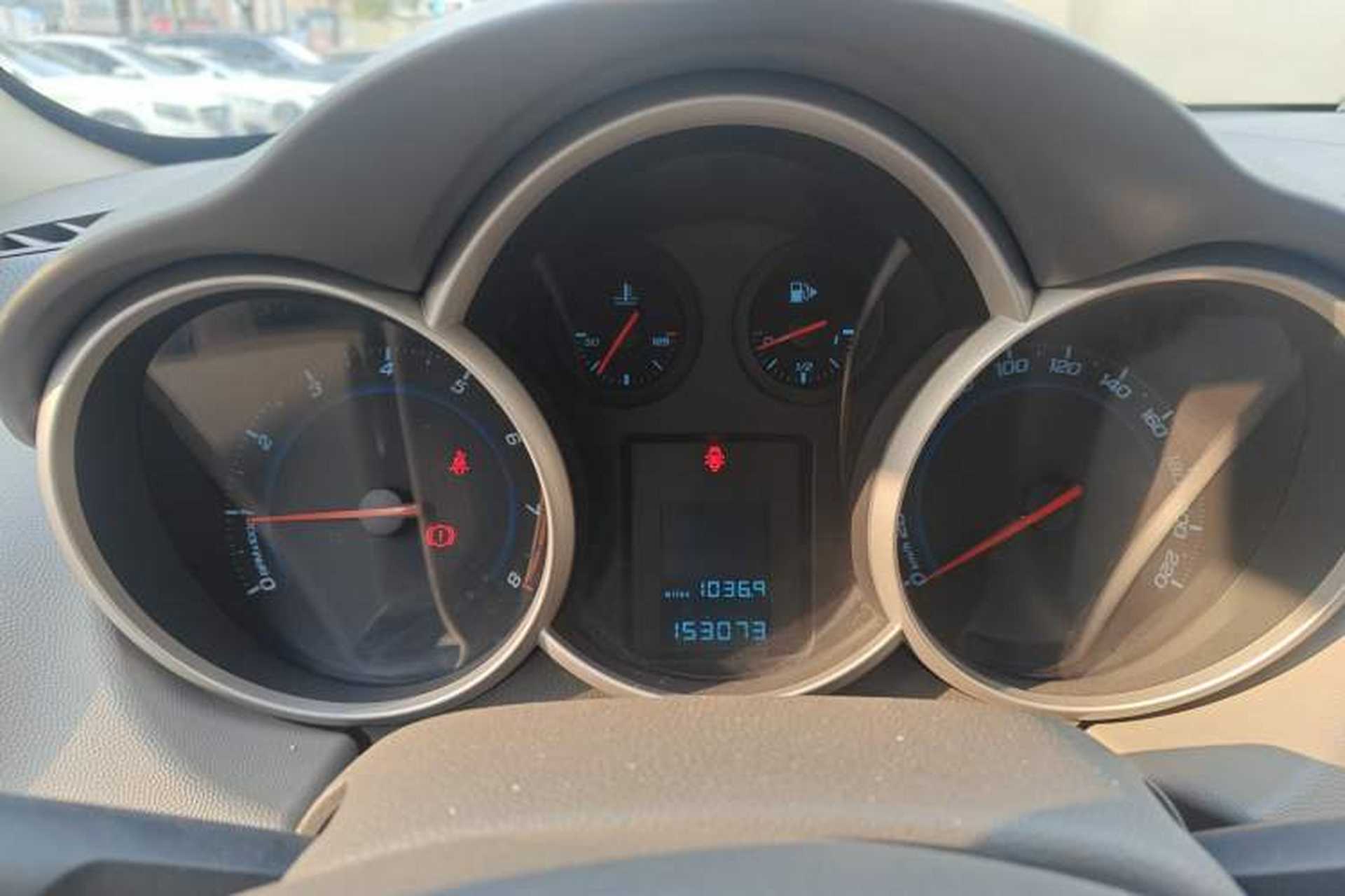 Used Chevrolet Cruze 2010 1.6L SL Grand Touring Edition MT Instrument Cluster