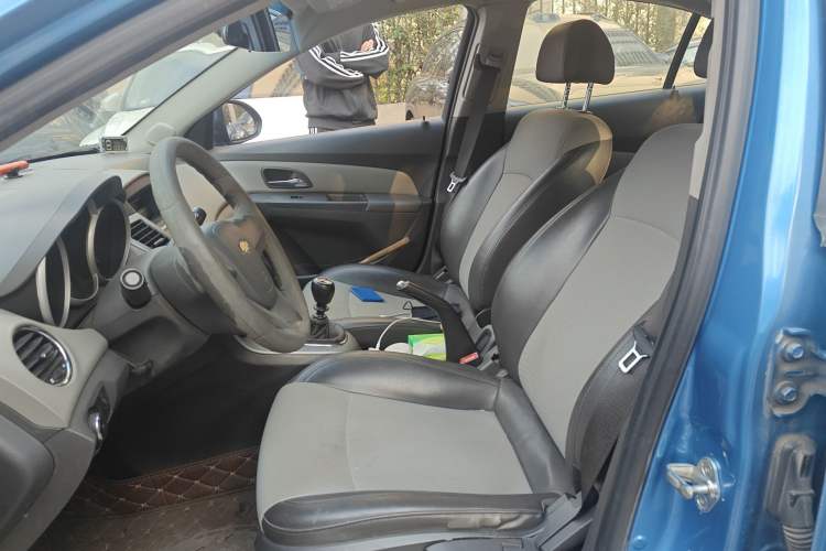 Used Chevrolet Cruze 2010 1.6L SL Grand Touring Edition MT Left Front Seat