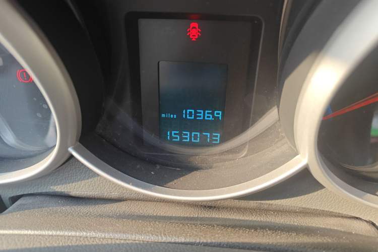 Used Chevrolet Cruze 2010 1.6L SL Grand Touring Edition MT Odometer Close Up