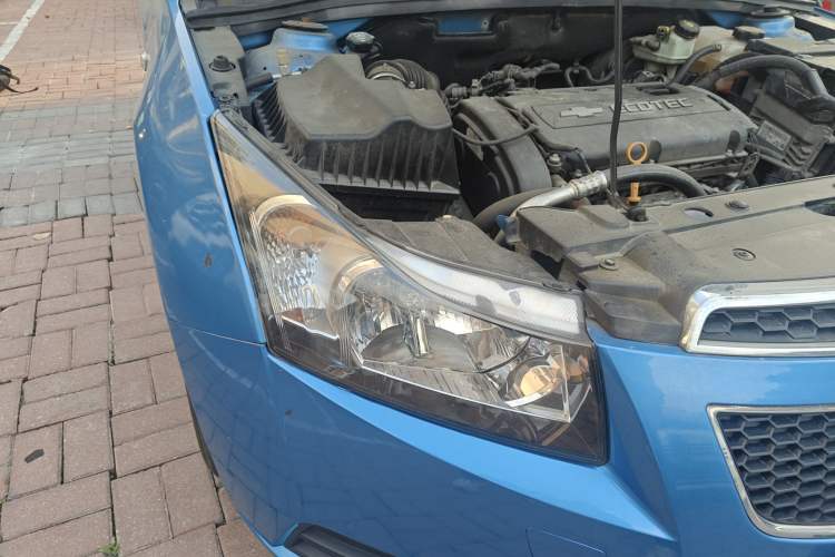 Used Chevrolet Cruze 2010 1.6L SL Grand Touring Edition MT Right Front Headlight