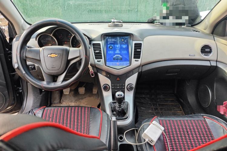 Used Chevrolet Cruze 2010 1.6L SL Grand Touring Edition MT Center Console