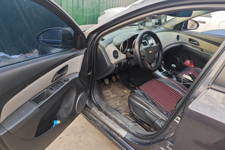 Used Chevrolet Cruze 2010 1.6L SL Grand Touring Edition MT Driver Seat
