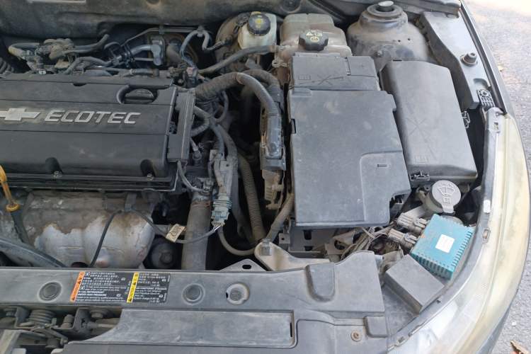Used Chevrolet Cruze 2010 1.6L SL Grand Touring Edition MT Engine Bay Left
