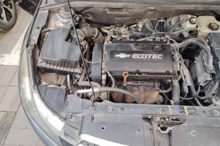 Used Chevrolet Cruze 2010 1.6L SL Grand Touring Edition MT Engine Bay Right