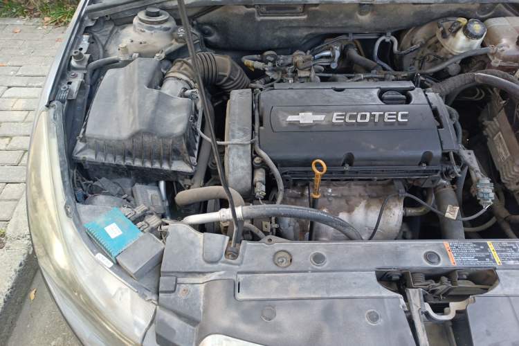 Used Chevrolet Cruze 2010 1.6L SL Grand Touring Edition MT Engine Bay Right