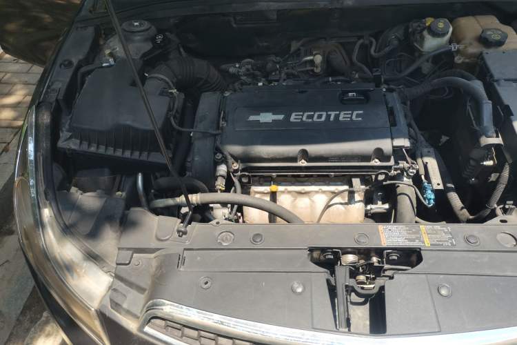 Used Chevrolet Cruze 2010 1.6L SL Grand Touring Edition MT Engine Bay Right