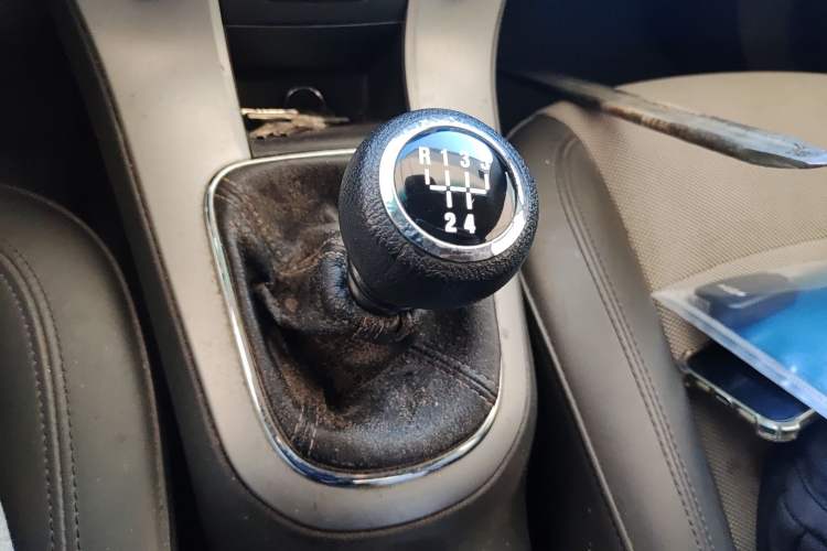 Used Chevrolet Cruze 2010 1.6L SL Grand Touring Edition MT Gear Lever