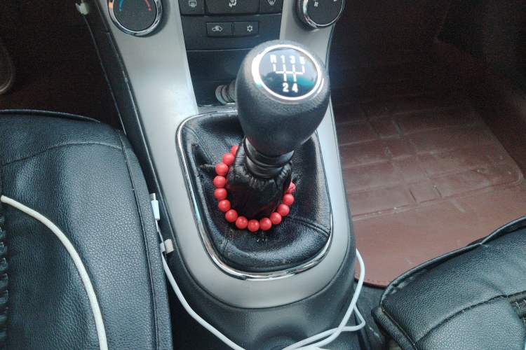 Used Chevrolet Cruze 2010 1.6L SL Grand Touring Edition MT Gear Lever