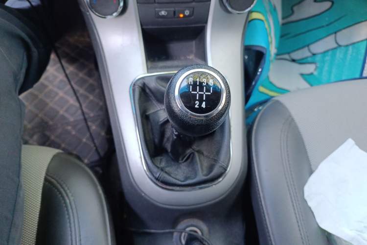 Used Chevrolet Cruze 2010 1.6L SL Grand Touring Edition MT Gear Lever